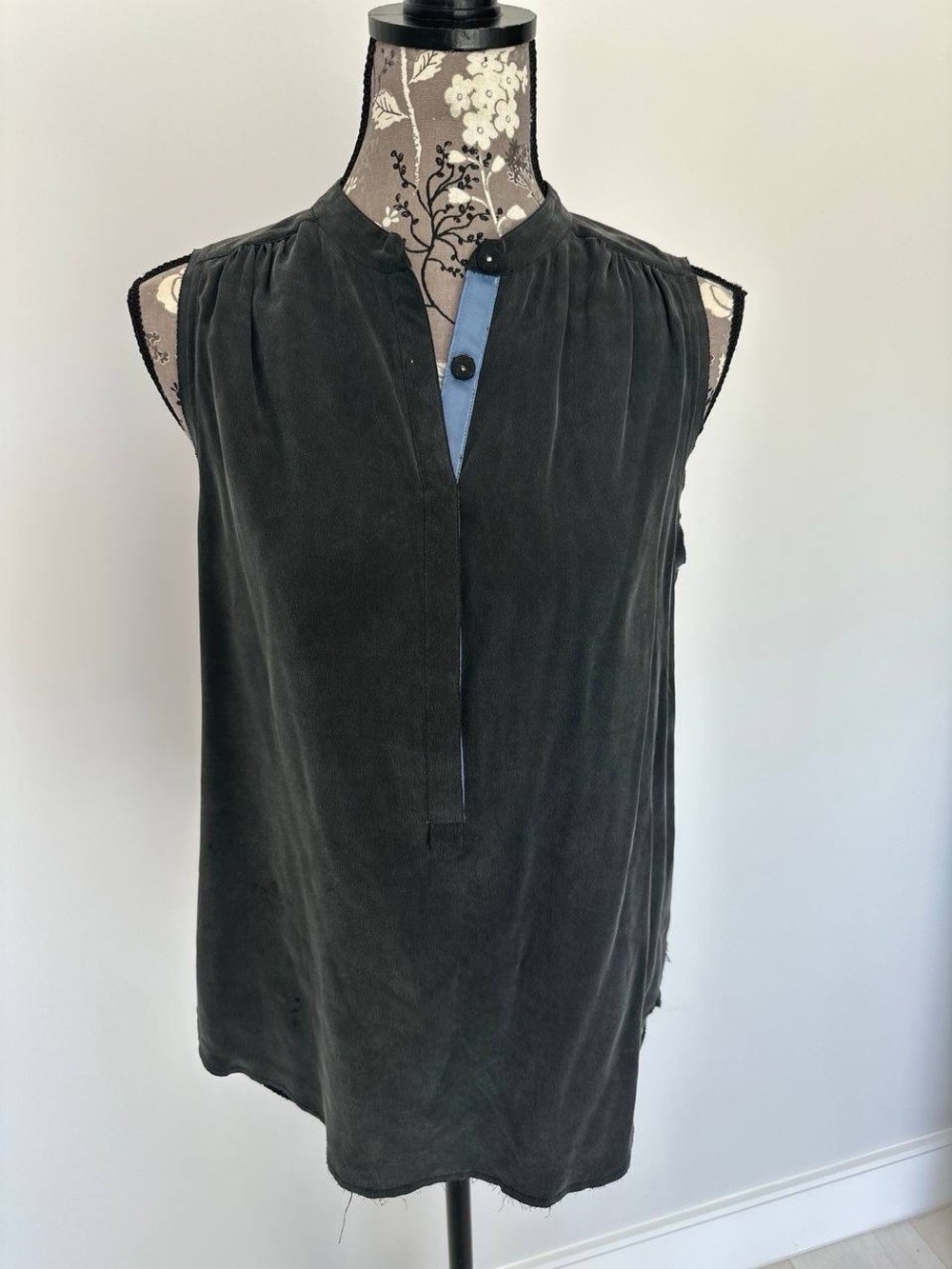 Zodiac Black Sleeveless silk Split-Placket Camisole